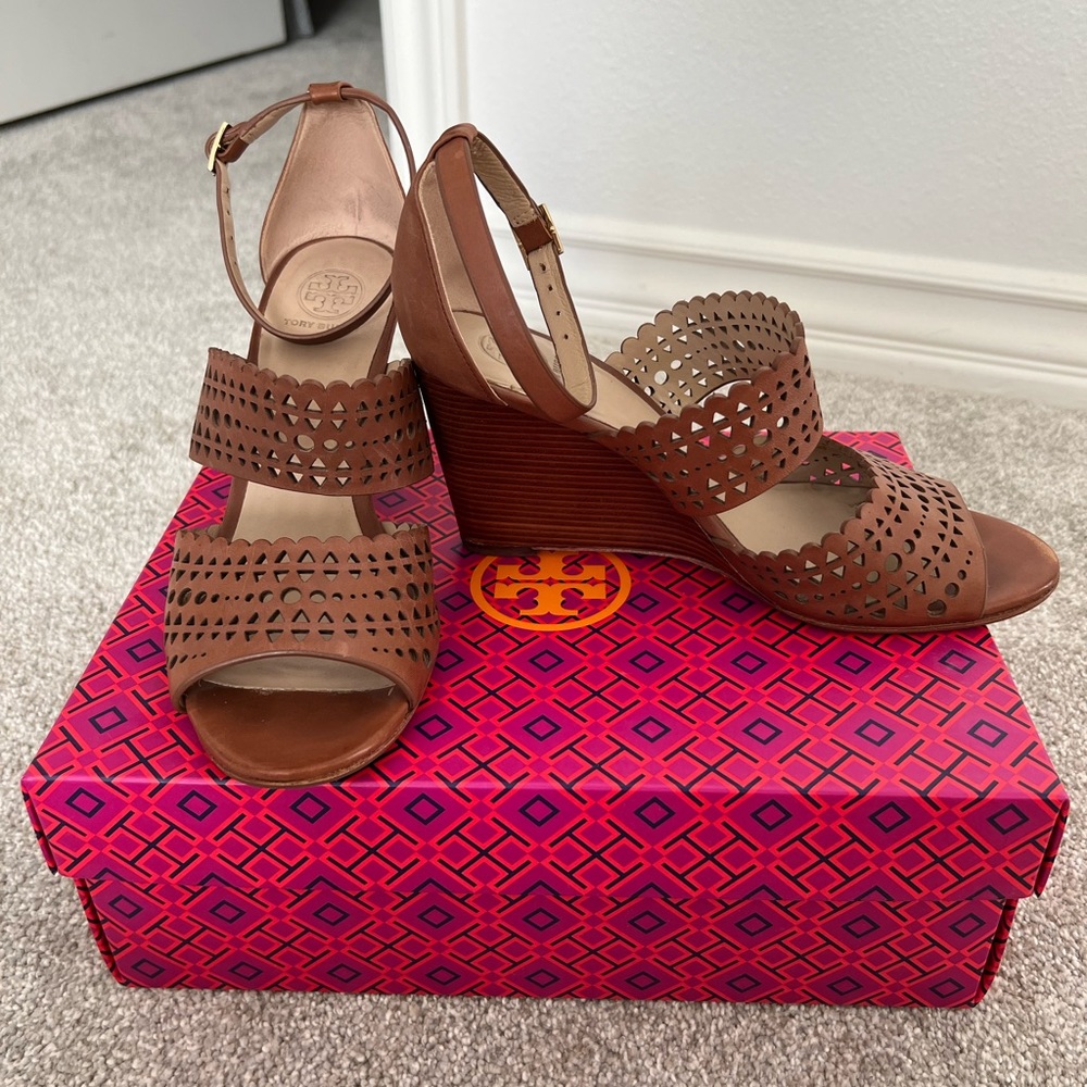 Tory Burch Perforated Gladiator 85mm Wedge | Size 8